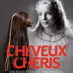 Exposition : Cheveux Chéris, Frivolité Et Trophées